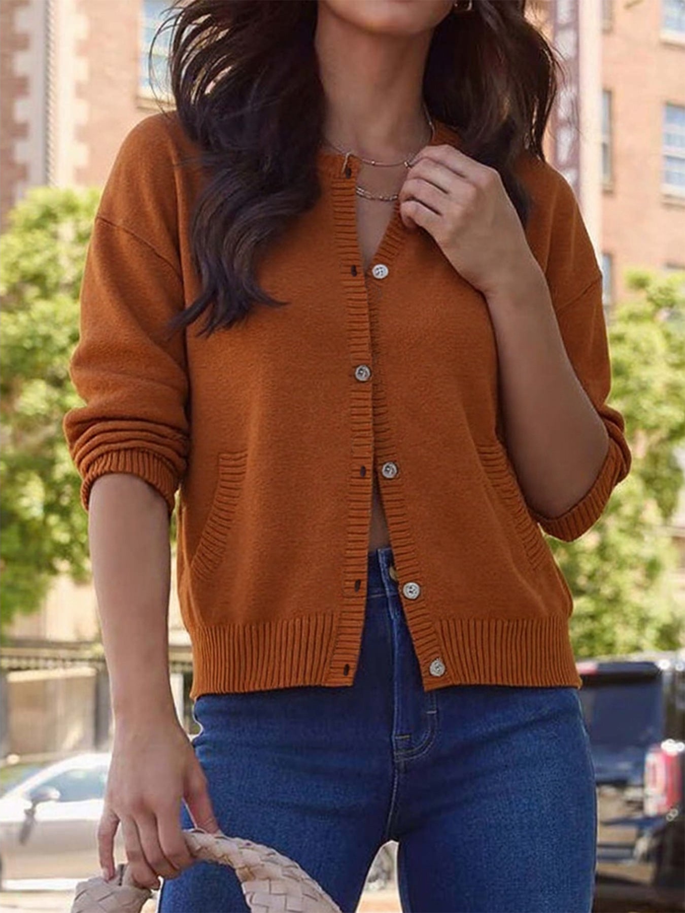 Damen elegante Strickjacke mit Knopfdetails und praktischen Taschen Sovae