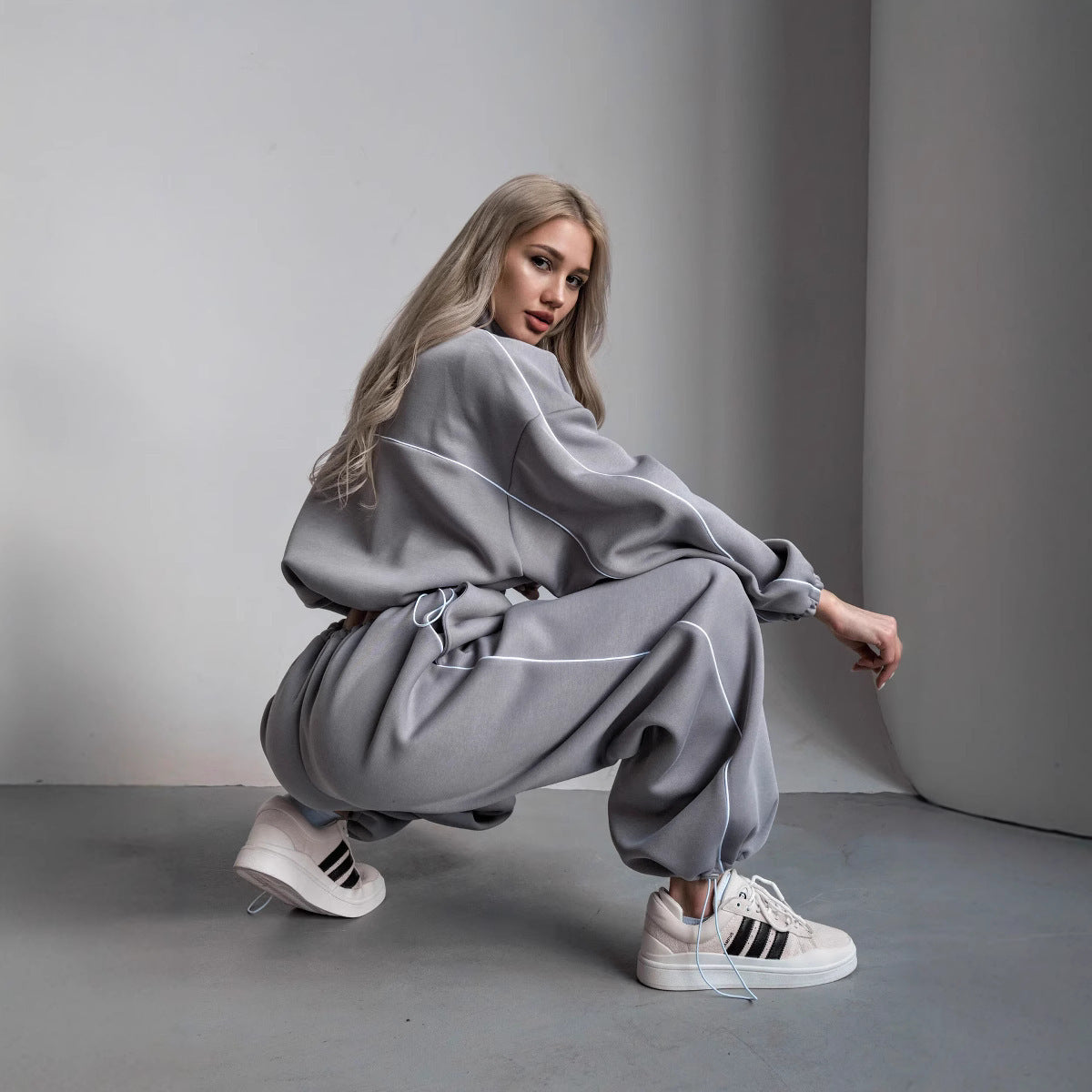 Damen oversized Sweatjacke mit hohem Kragen und elastischer Bundhose Sovae