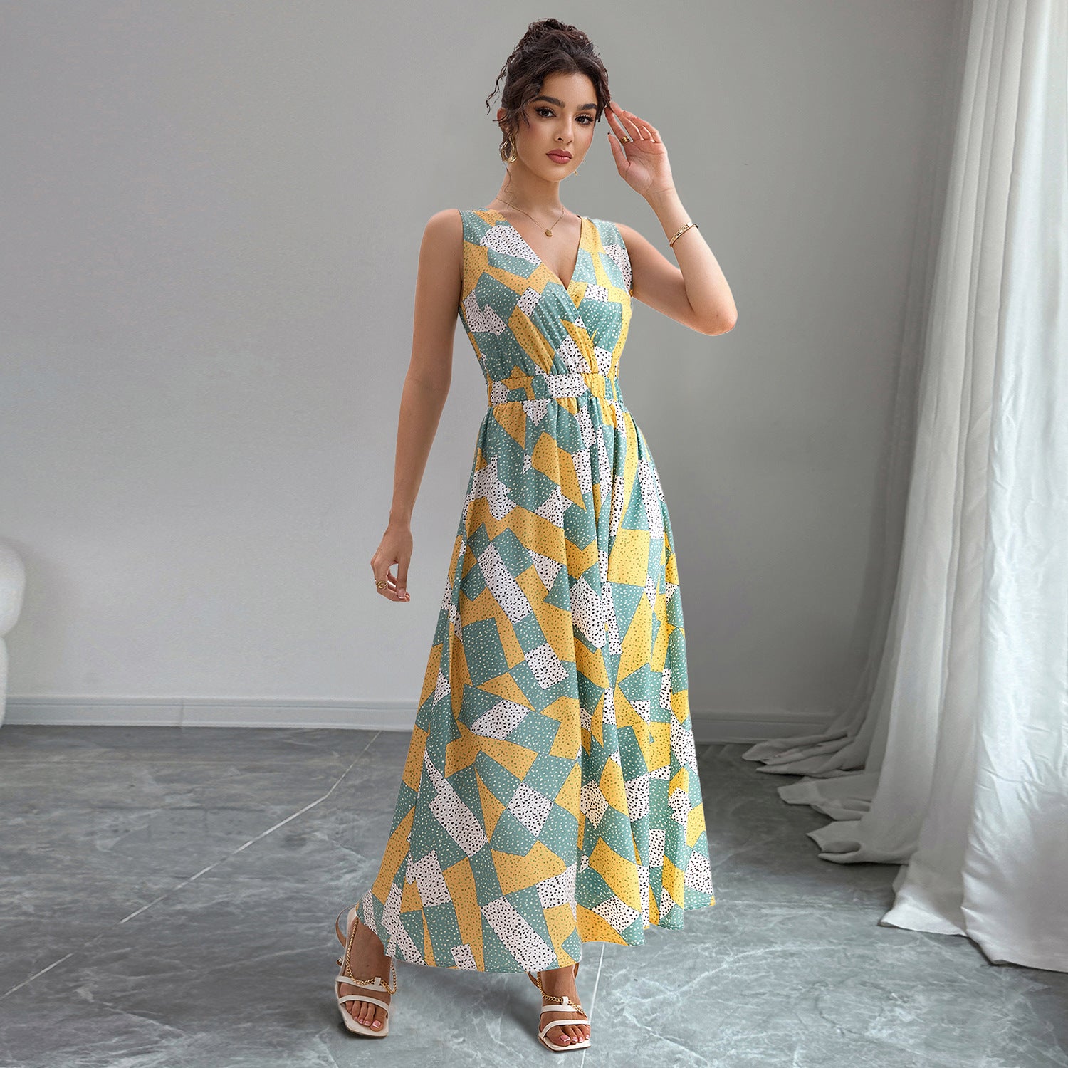 Damen Maxi-Kleid mit V-Ausschnitt und geometrischem Muster Sovae