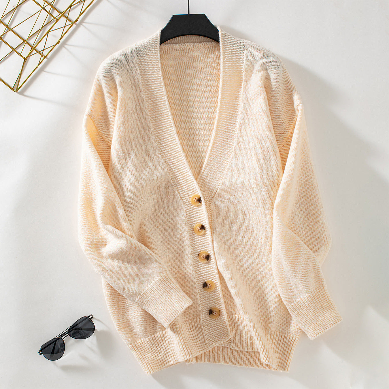 Damen gemütliche Strickjacke mit Knopfdetails und tiefem V-Ausschnitt Sovae