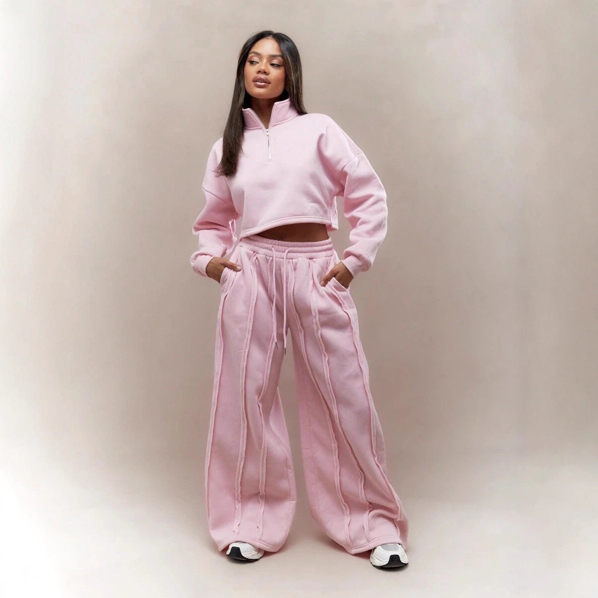 Damen cropped Sweatshirt mit Reißverschluss und bequeme Jogginghose Sovae