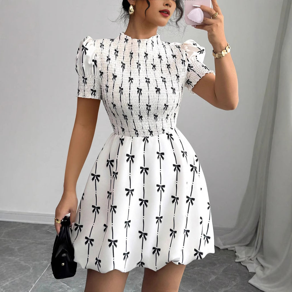 Damen Minikleid mit kreativen Rüschendetails und floralem Muster Sovae