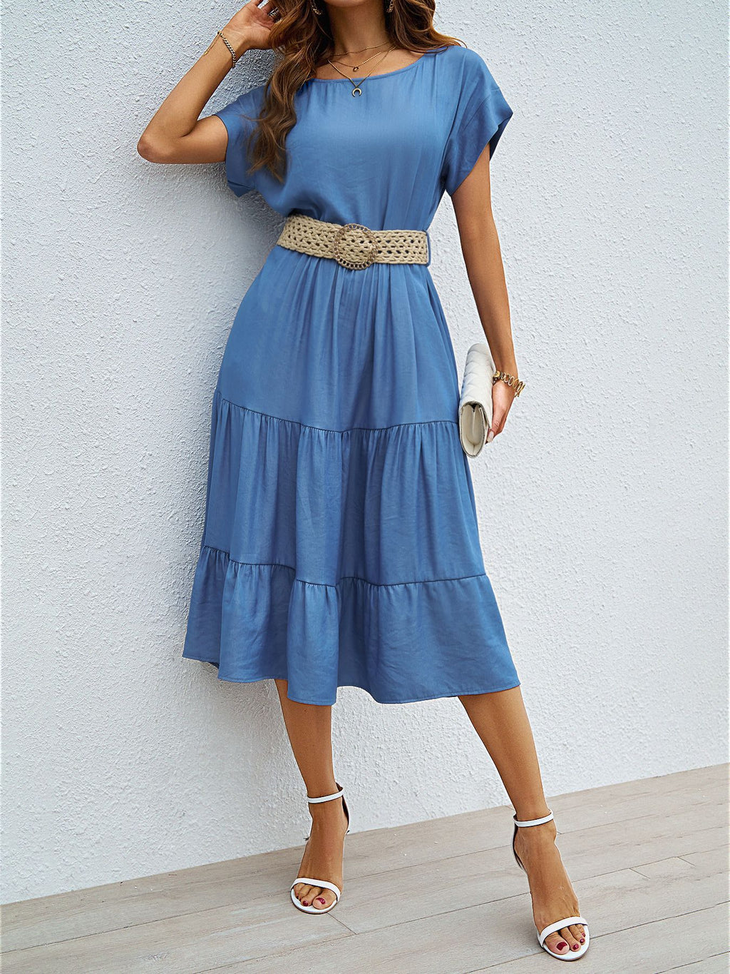 Damen Midi-Kleid mit geschwungenem Saum und eleganter Taillierung Sovae