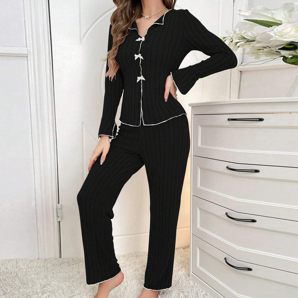 Damen Schlafanzug mit feinem Rippdesign und eleganten Akzenten Sovae