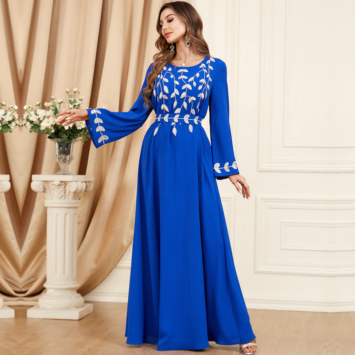 Damen Maxikleid mit detailverliebter Stickerei Sovae