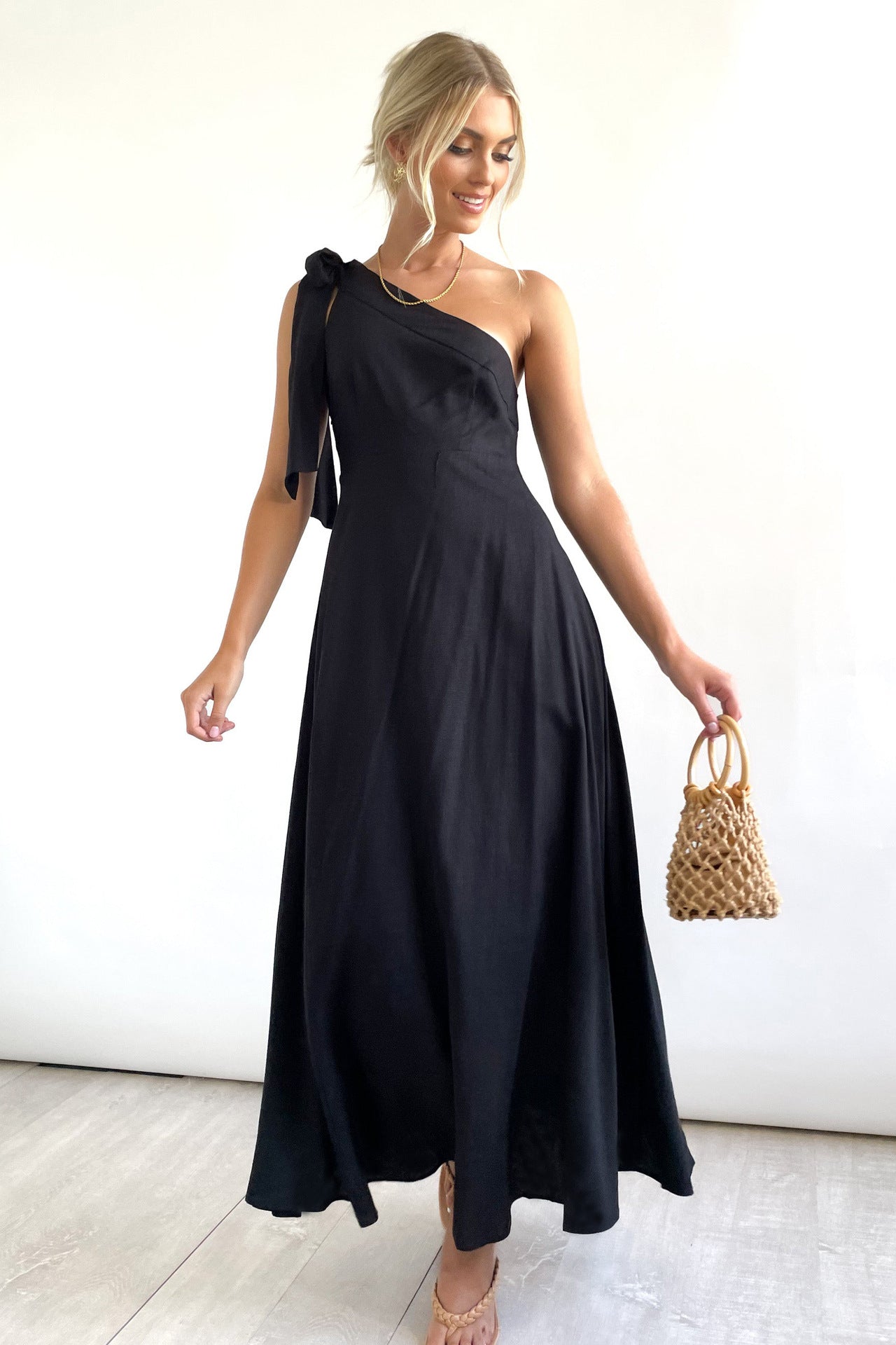 Damen Maxi-Kleid mit asymmetrischem Design und verstellbarem Träger Sovae