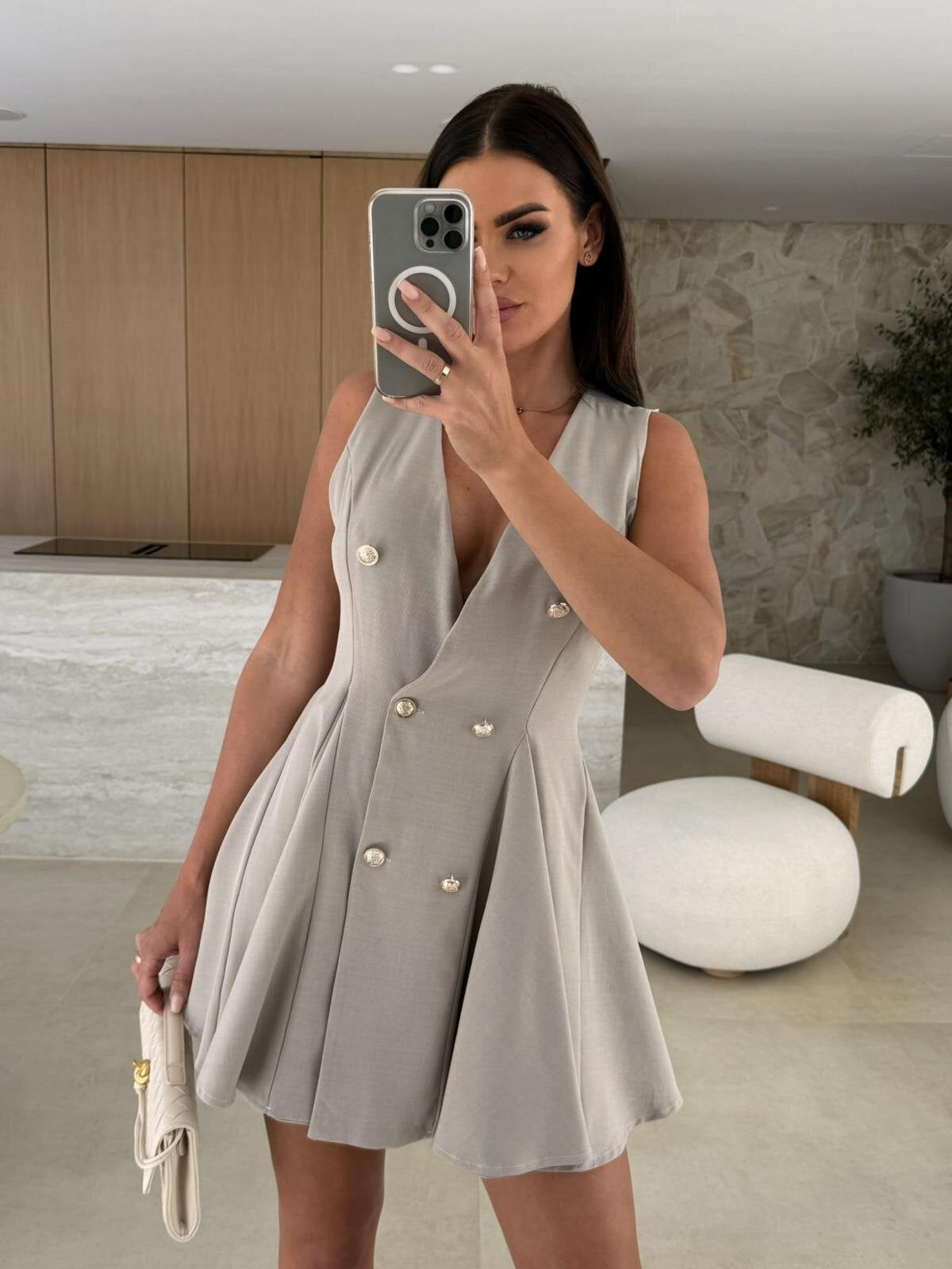 Damen Modischer Minikleid mit schwingendem Saum und Knopfdetails Sovae
