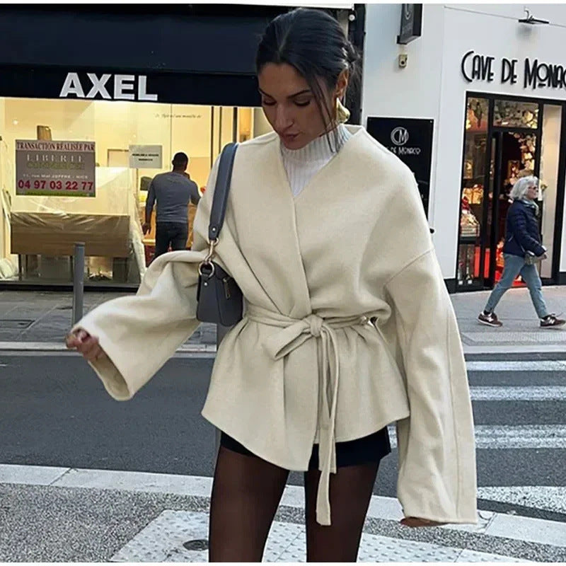 Damen modische Wickeljacke mit weit geschnittenen Ärmeln und Taillengürtel Sovae