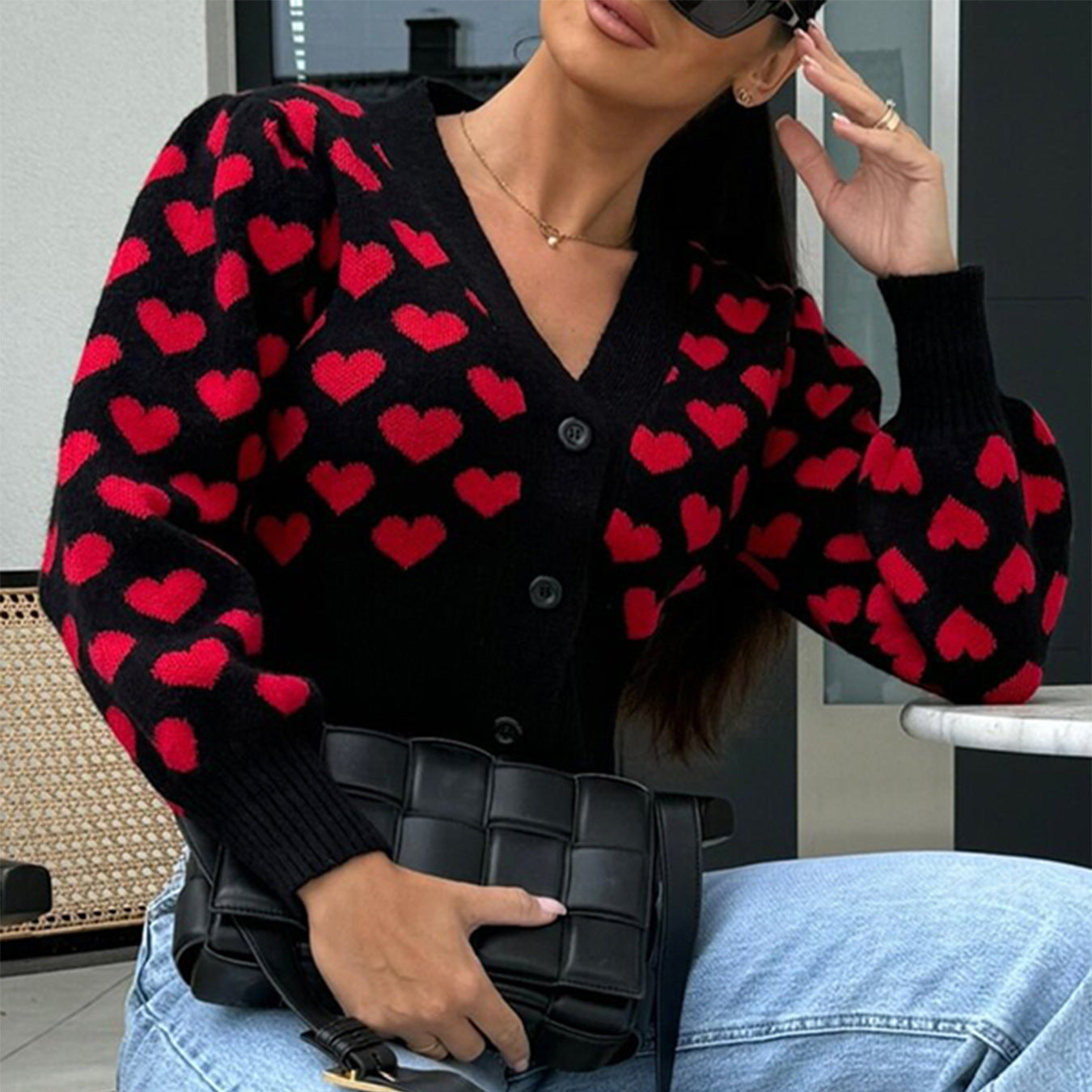 Damen Strickjacke mit Herzmotiv und dekorativen Knöpfen Sovae