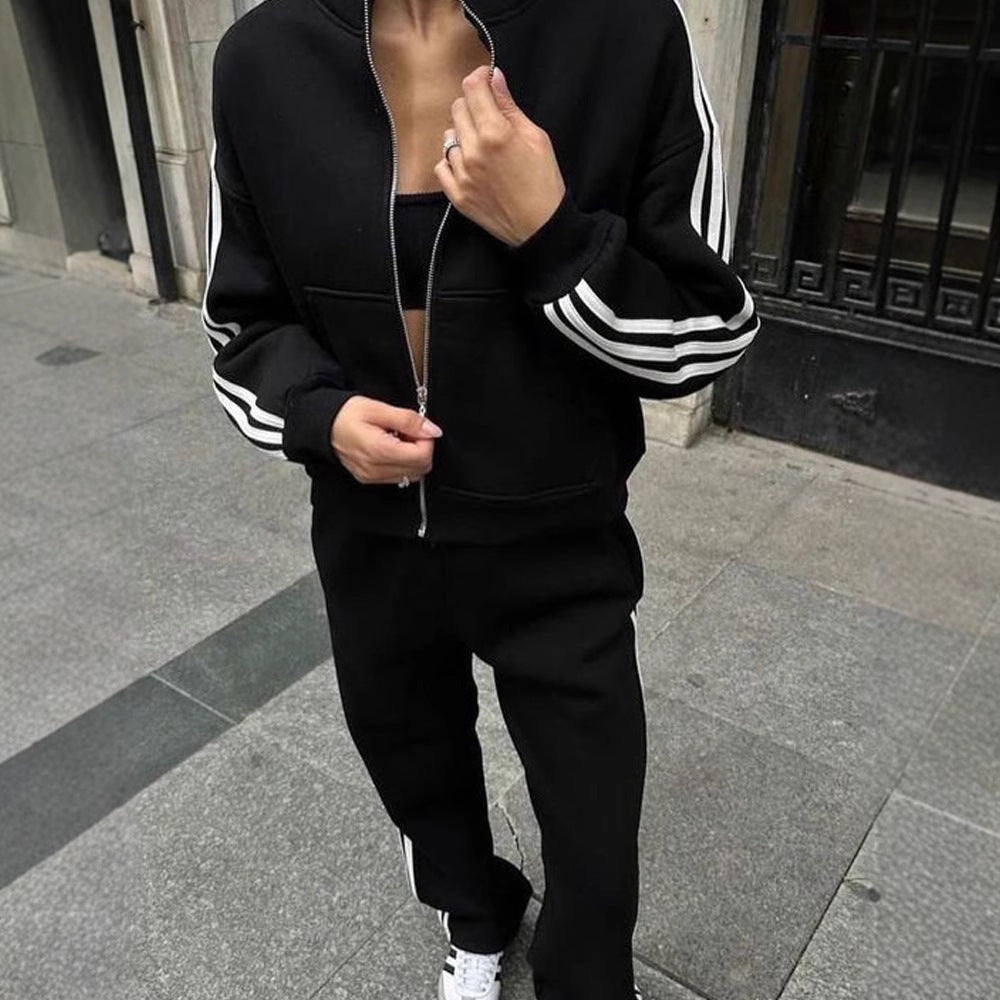 Damen Sportlicher Loungewear-Anzug mit hohem Kragen und seitlichen Streifen Sovae