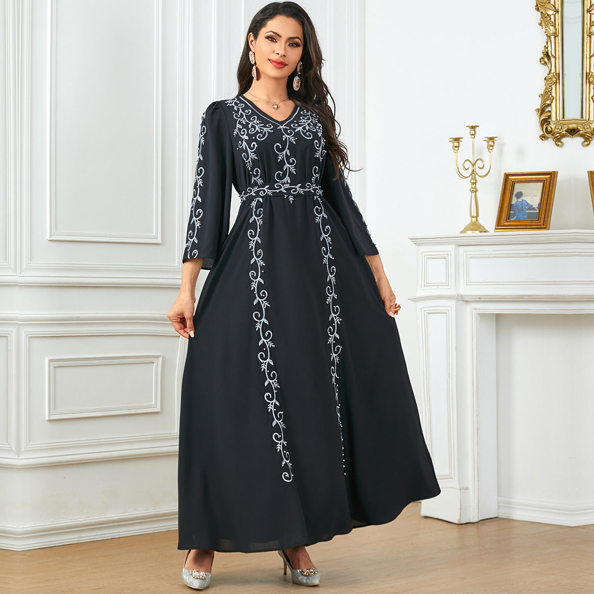 Damen Langes, besticktes Kleid mit eleganten Ärmeln Sovae