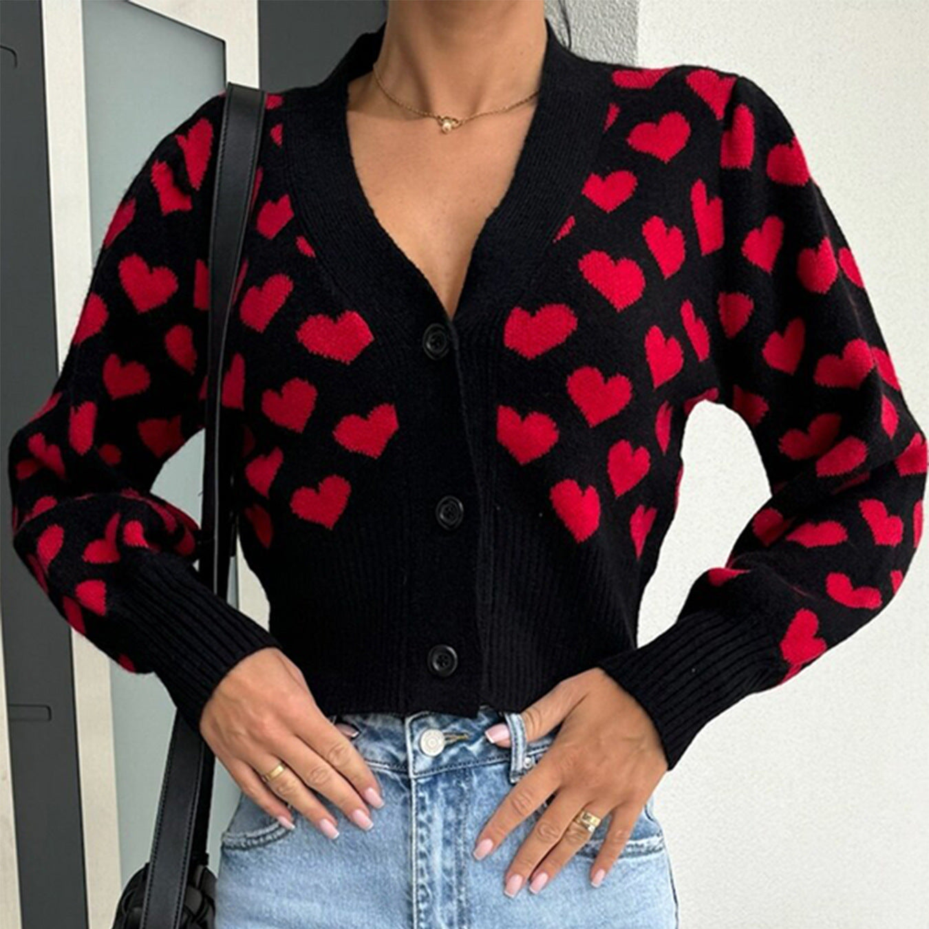 Damen Strickjacke mit Herzmotiv und dekorativen Knöpfen Sovae