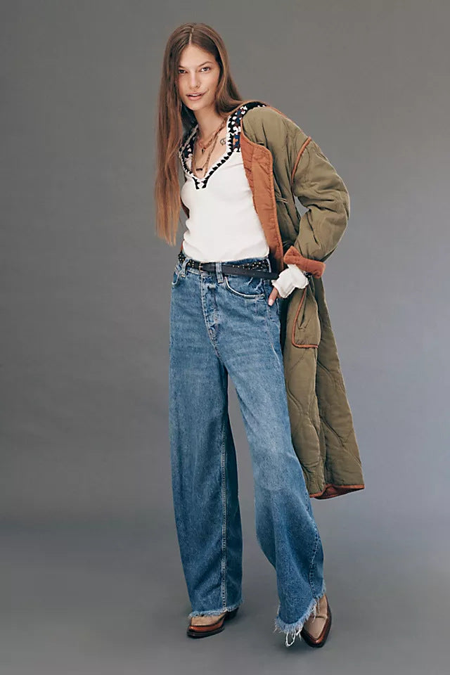Damen Weit geschnittene Denim-Jeans mit fransigen Säumen Sovae