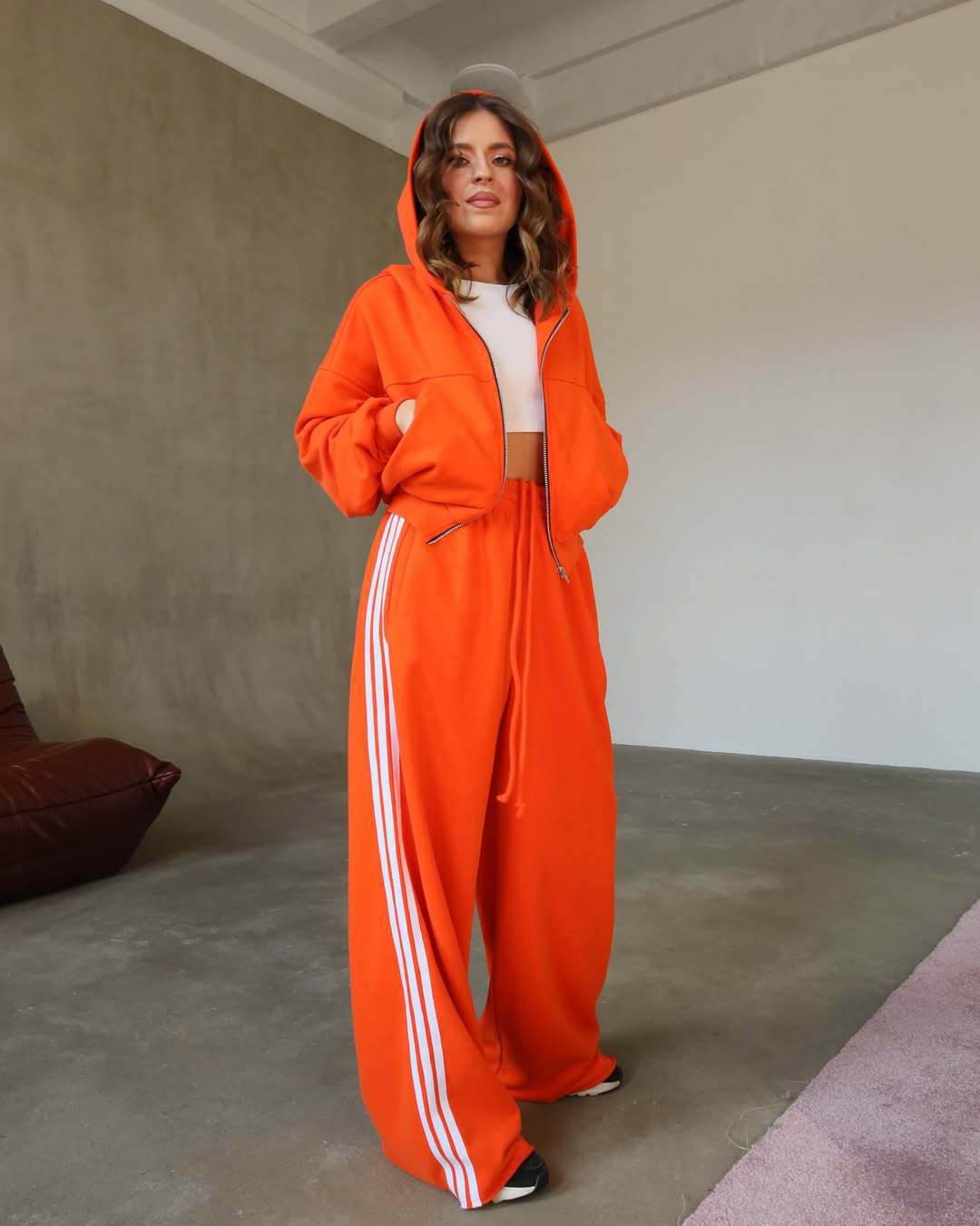 Damen Sportliches Loungewear-Set mit cropped Jacke und bequemen Jogginghosen Sovae