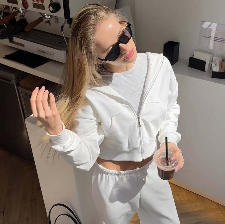 Damen modisches sportliches Set mit kurzem Zip-Hoodie und entspannter Hose Sovae