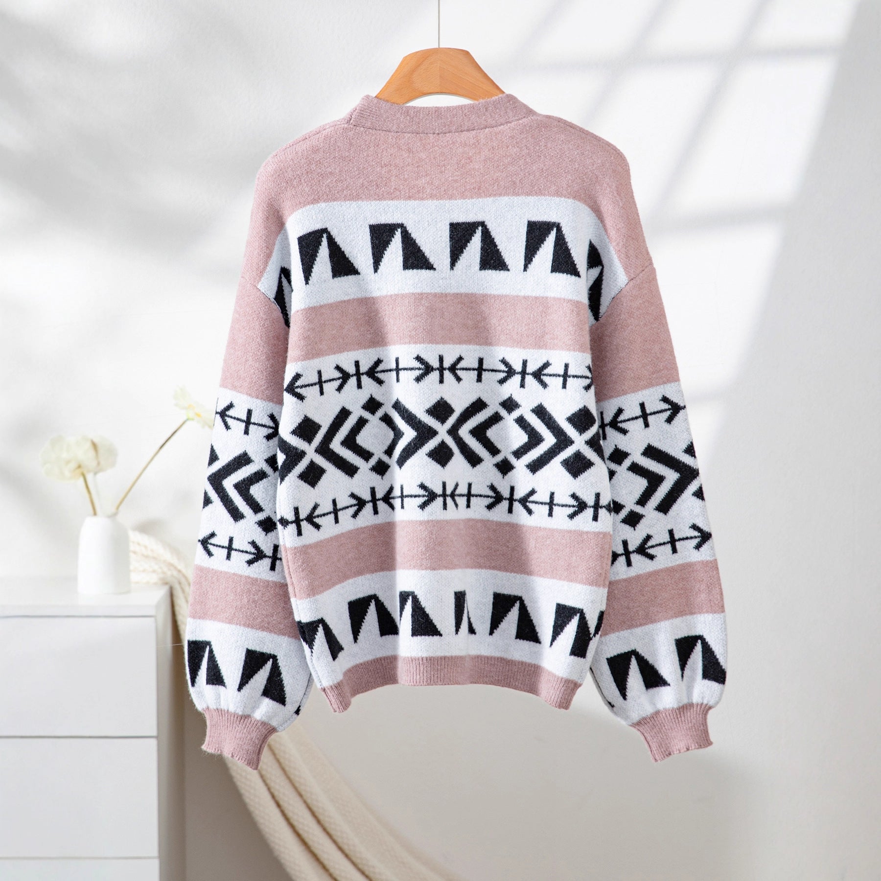 Damen gemütliche Strickjacke mit dekorativem Ethnomuster und offenem Schnitt Sovae