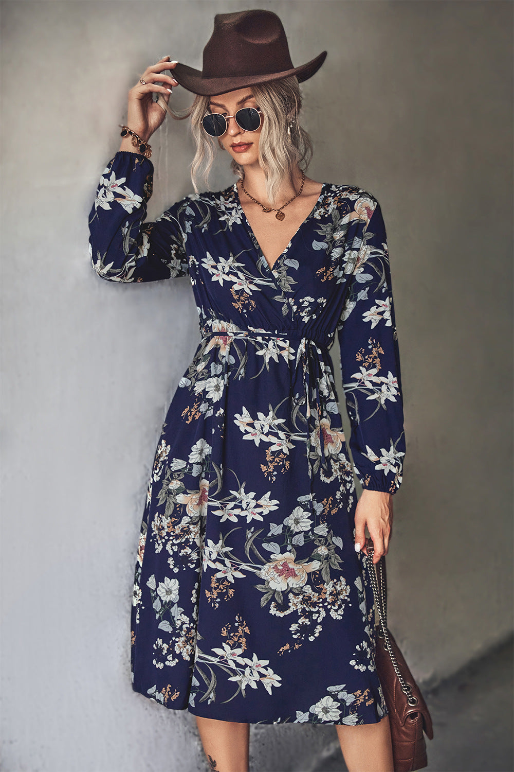 Damen Midi-Kleid mit elegantem floralem Design und tailliertem Gürtel Sovae