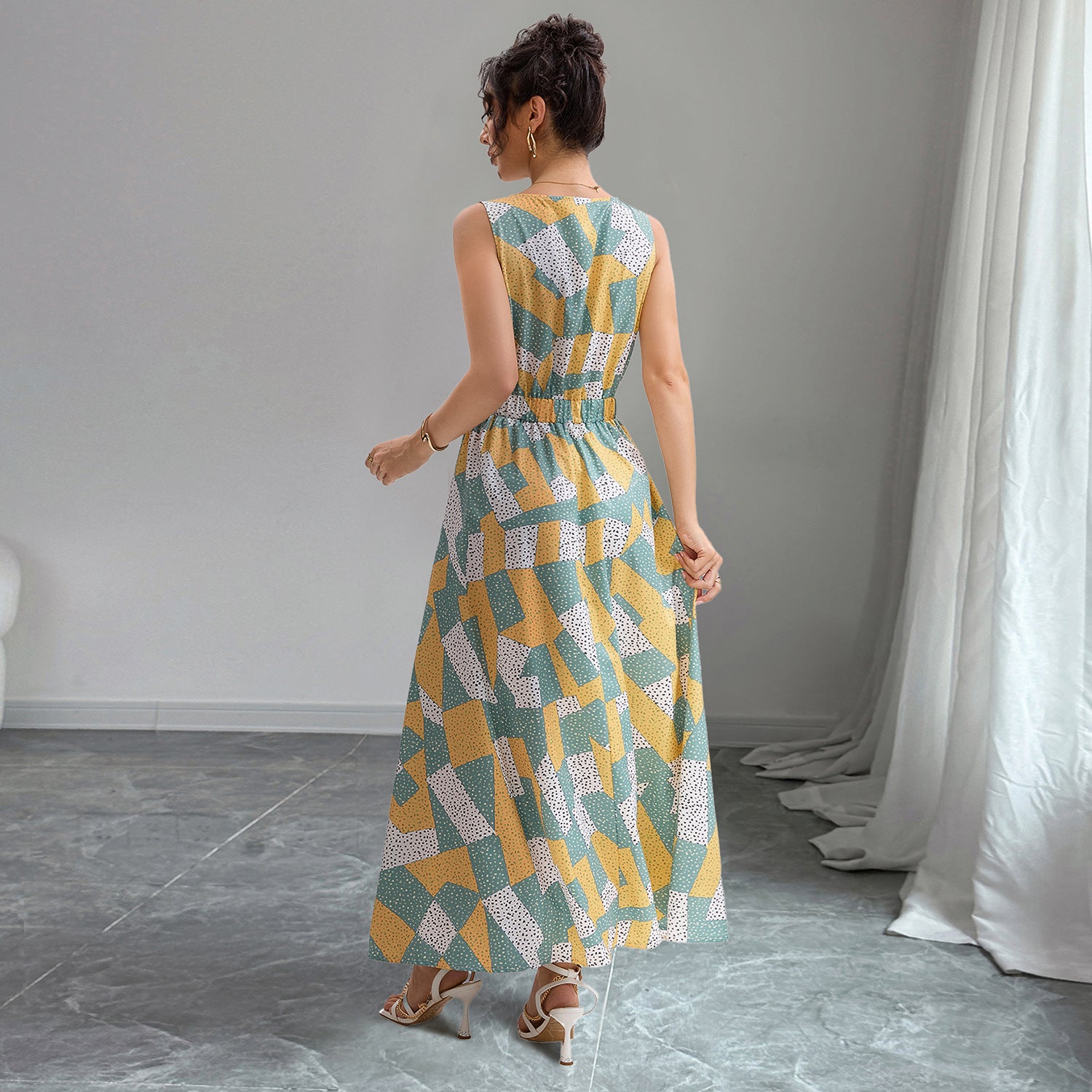 Damen Maxi-Kleid mit V-Ausschnitt und geometrischem Muster Sovae