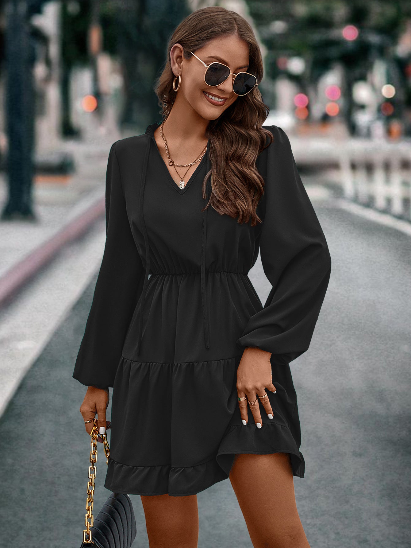 Damen kurzes Kleid mit lässigem Schnitt und Volantdetails Sovae