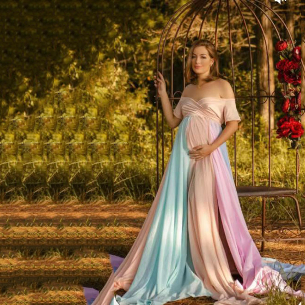 Damen Abendkleid mit Off-Shoulder Design und fließendem, mehrfarbigem Saum Sovae