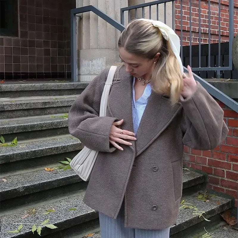 Damen modische Shortjacke mit breitem Revers und Knopfverschluss Sovae