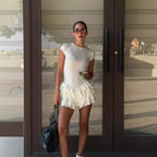 Damen Kurzes Kleid mit Rüschendetails Sovae