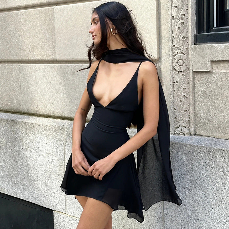 Damen elegantes Minikleid mit vorteilhaftem V-Ausschnitt und fließendem Stoff Sovae