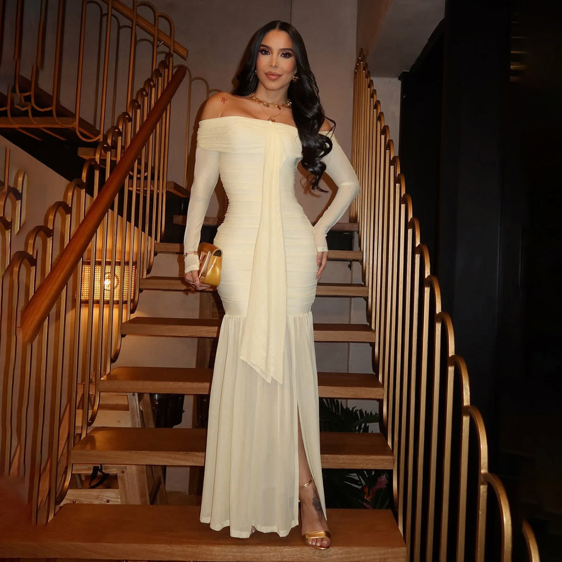 Damen Elegantes Maxikleid mit Off-Shoulder Design und raffinierten Drapierungen Sovae