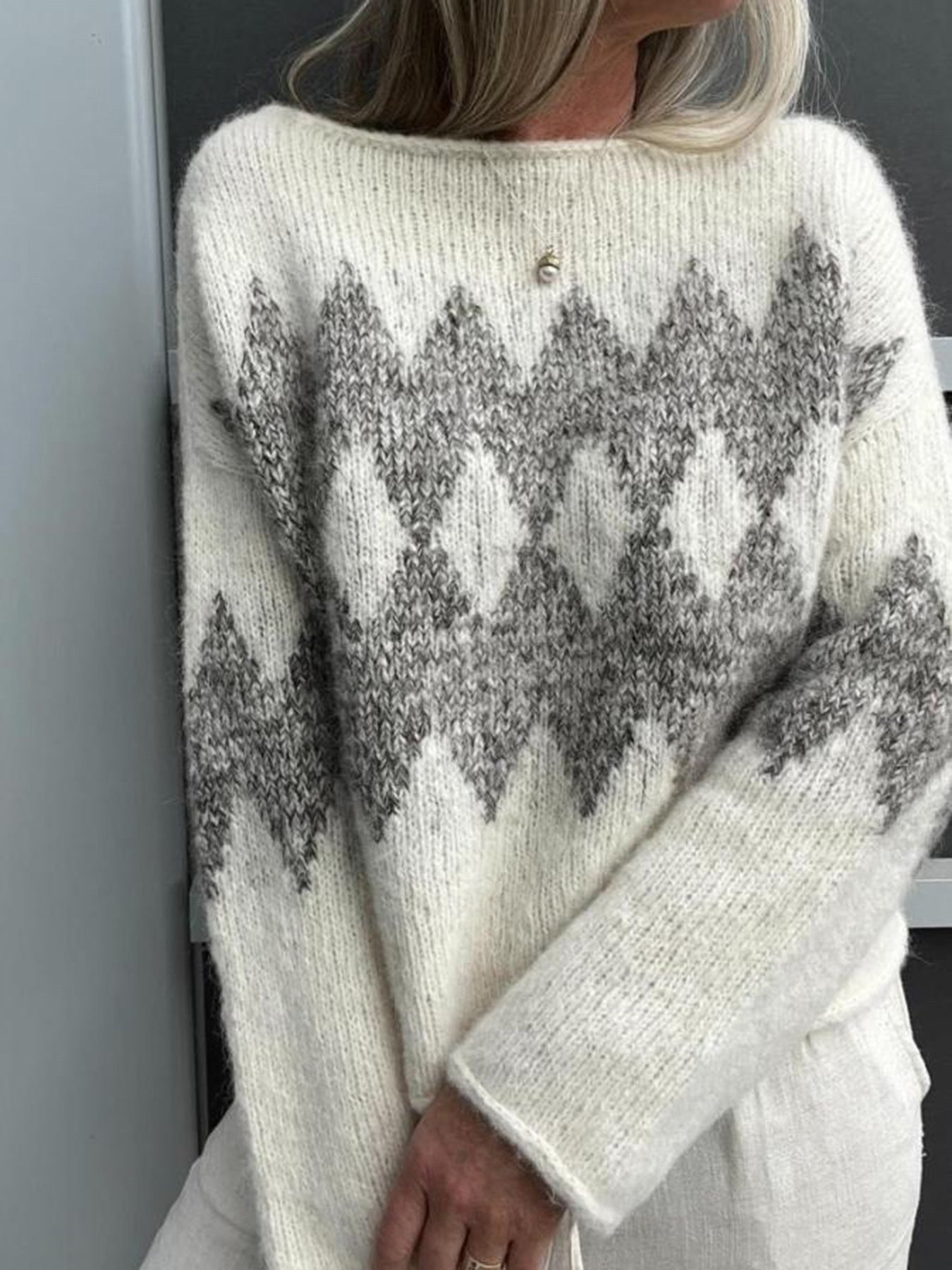 Damen Strickpullover mit modernem Wellenmuster und angenehmer Passform Sovae