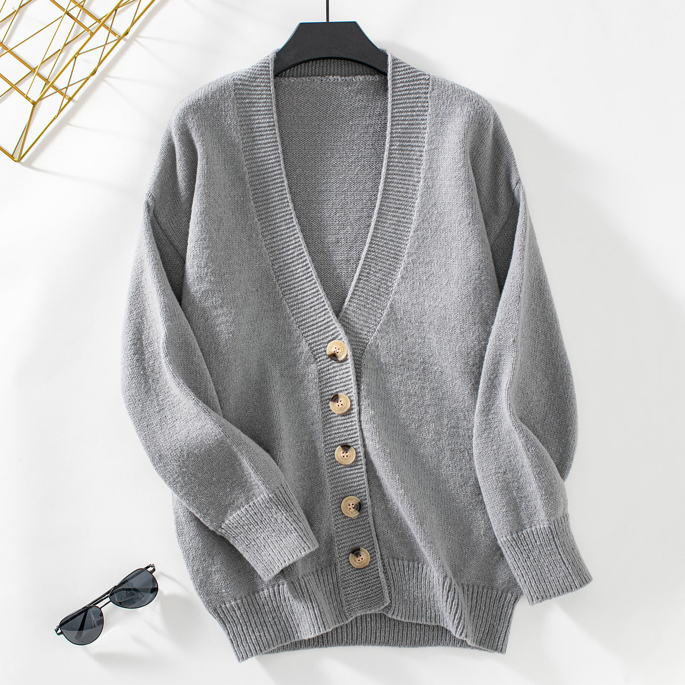 Damen gemütliche Strickjacke mit Knopfdetails und tiefem V-Ausschnitt Sovae