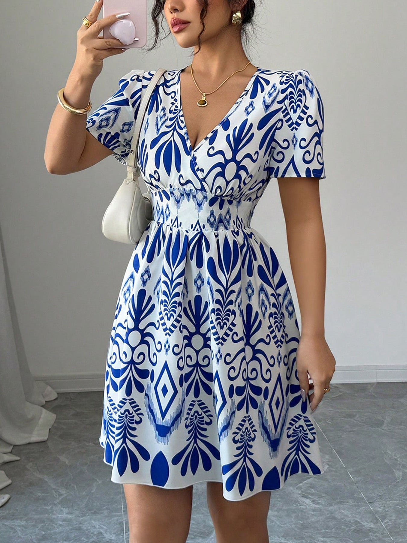 Damen Maxikleid mit floralen Mustern und tiefem V-Ausschnitt Sovae