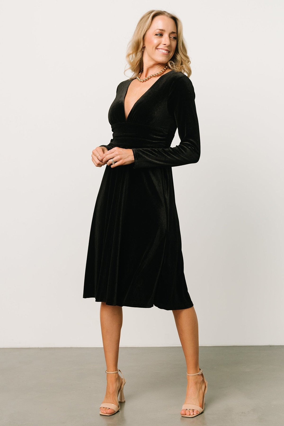 Damen elegantes Midi-Kleid aus luxuriösem Samt mit tiefem V-Ausschnitt Sovae