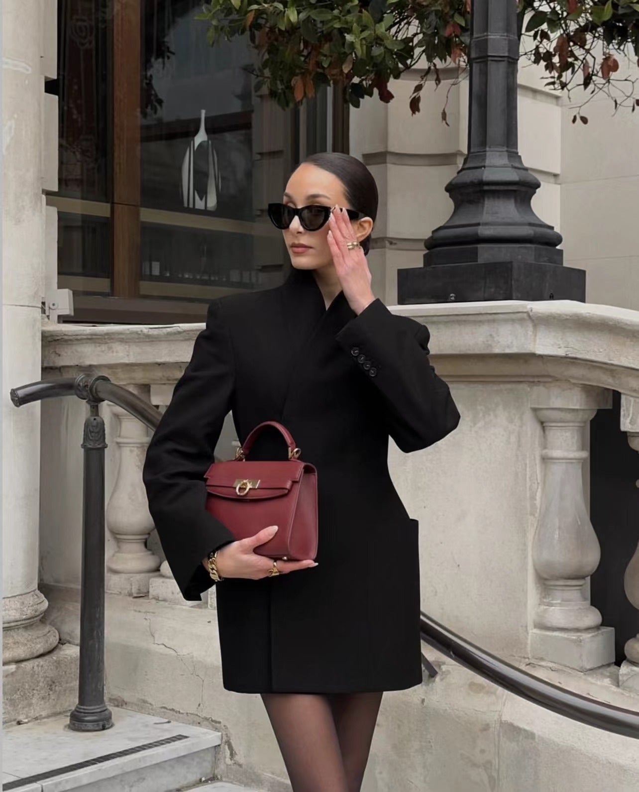 Damen elegante Blazerjacke mit schimmerndem Stoff und tiefem V-Ausschnitt Sovae