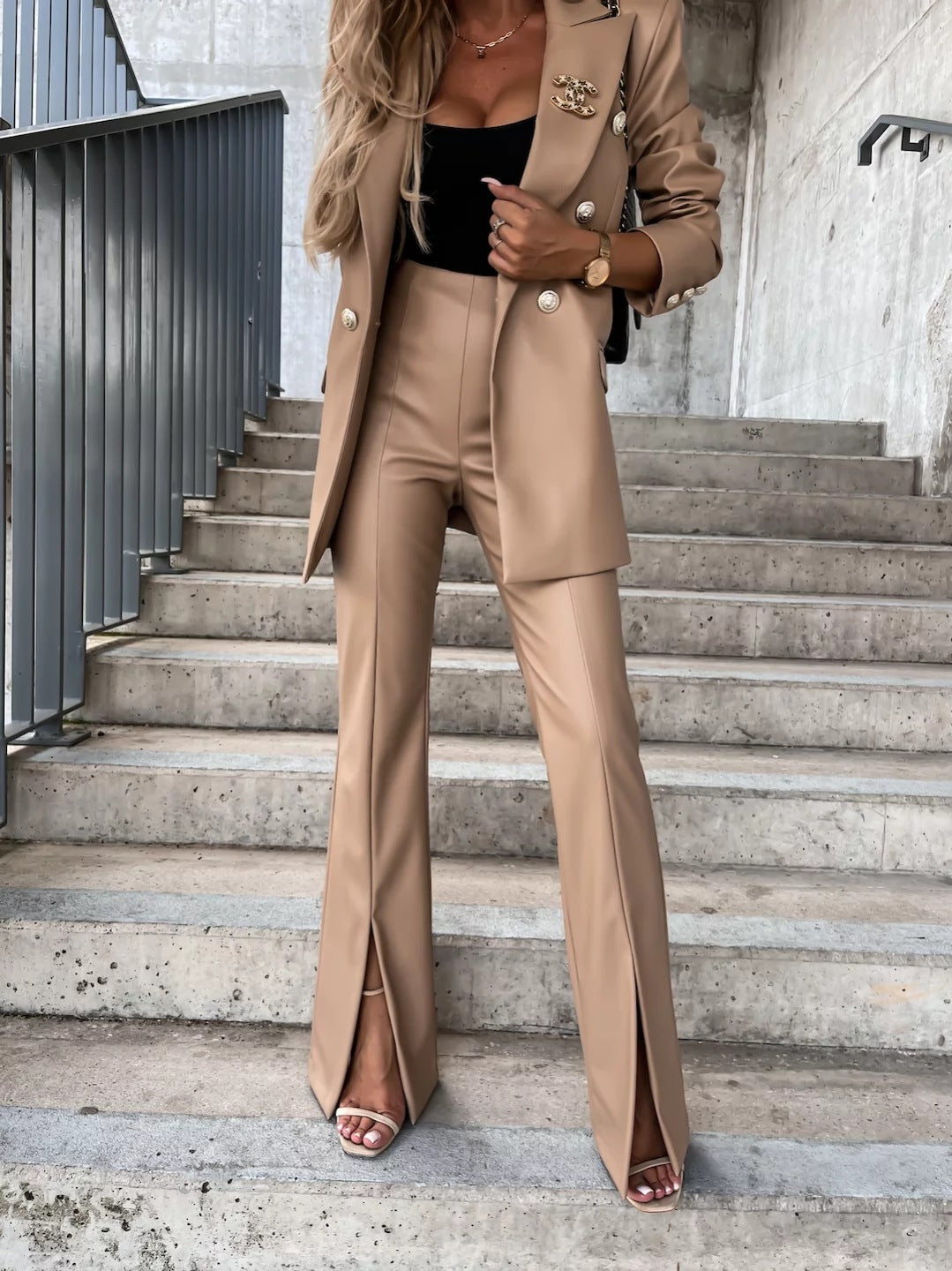 Damen eleganter Anzug mit weitem Bein und extravaganter Knopfdetail Sovae