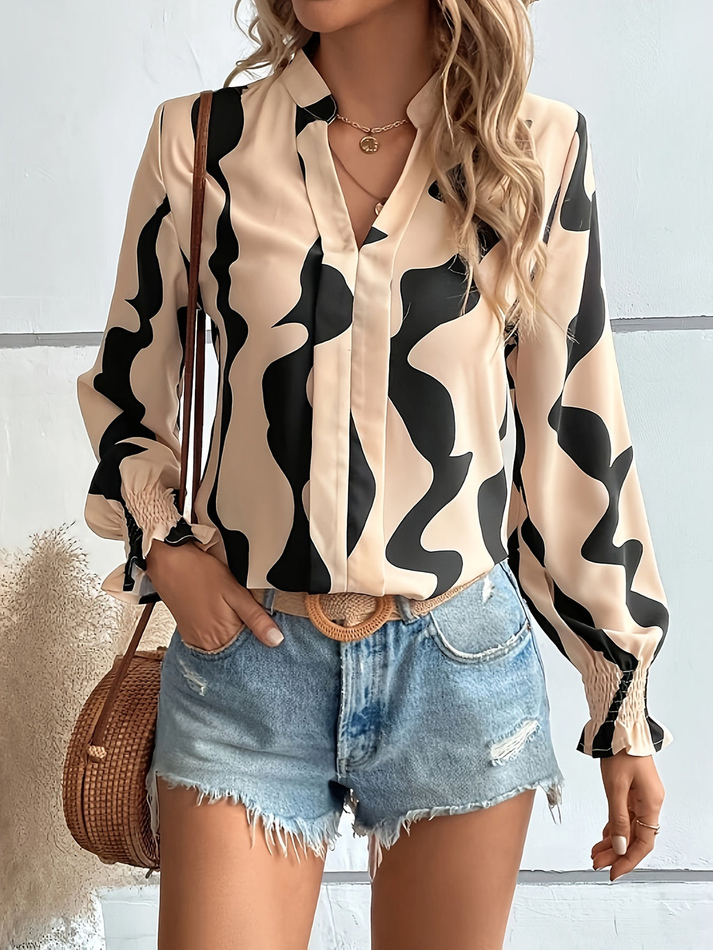 Damen Bluse mit modernem Wellenmuster und elastischen Ärmelabschlüssen Sovae