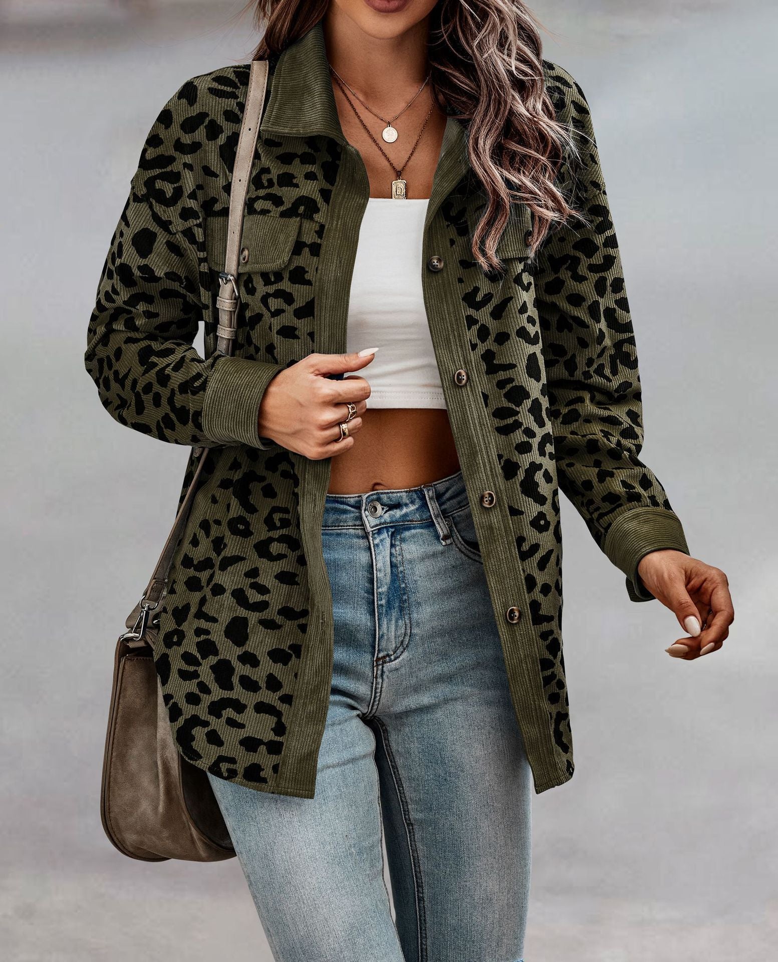 Damen Jacke im Leopardenmuster mit strukturiertem Stoff und praktischen Taschen Sovae