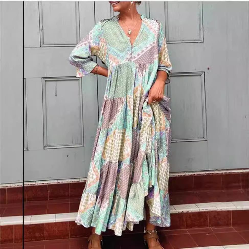 Damen Maxikleid mit zeitgenössischem Patchwork-Muster und vorteilhaftem V-Ausschnitt Sovae