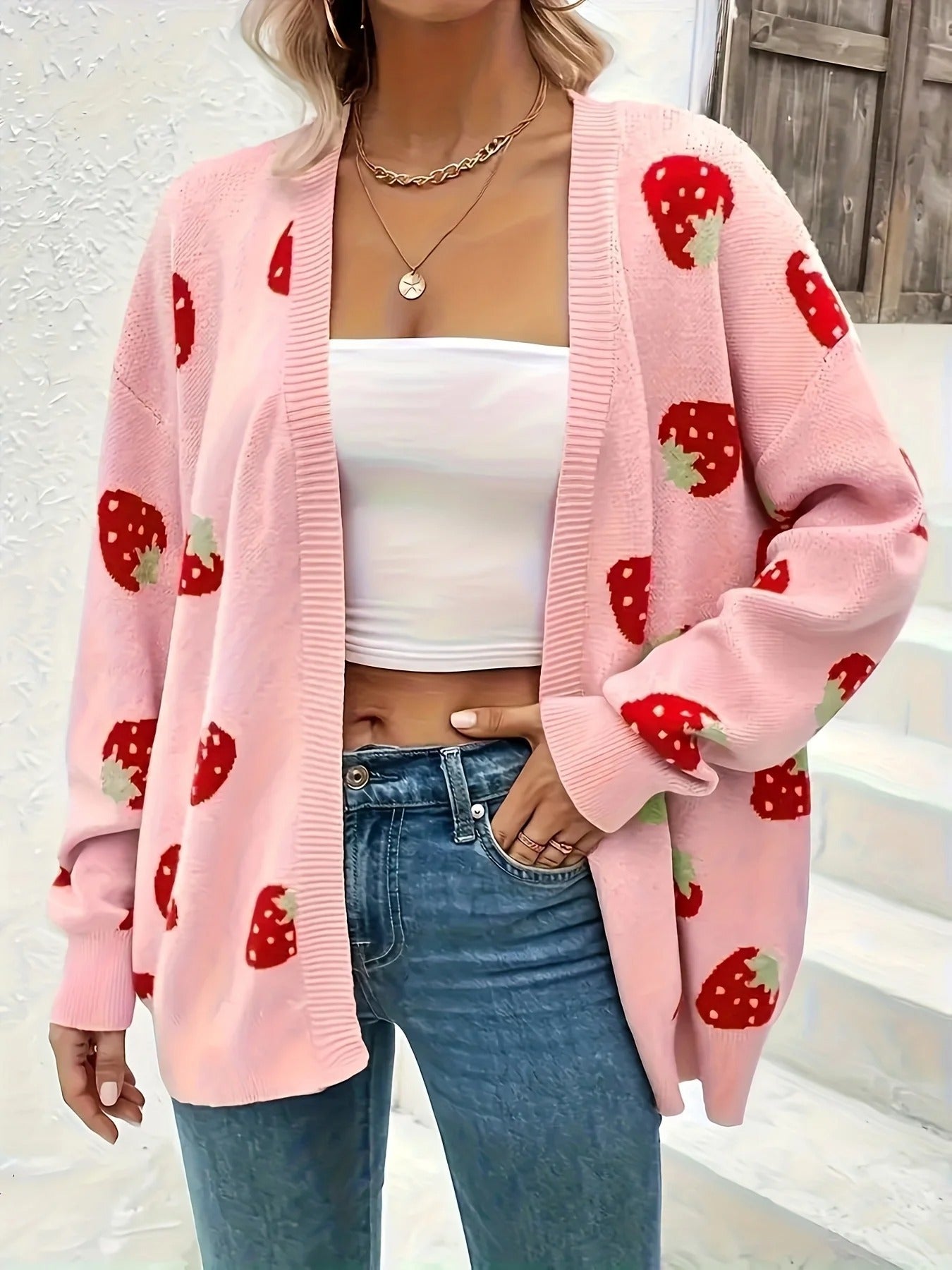 Damen Strickjacke mit fröhlichem Erdbeer-Muster und weichem Material Sovae