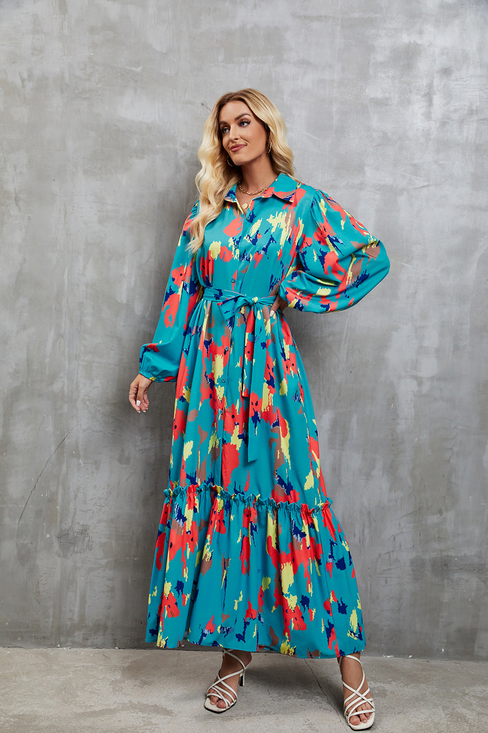 Damen elegantes Maxikleid mit hochgeschlossenem Kragen und farbenfrohem Muster Sovae