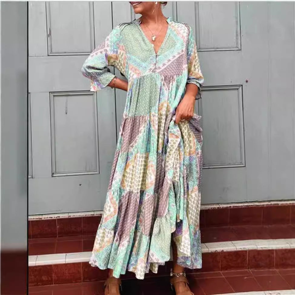 Damen Maxikleid mit zeitgenössischem Patchwork-Muster und vorteilhaftem V-Ausschnitt Sovae