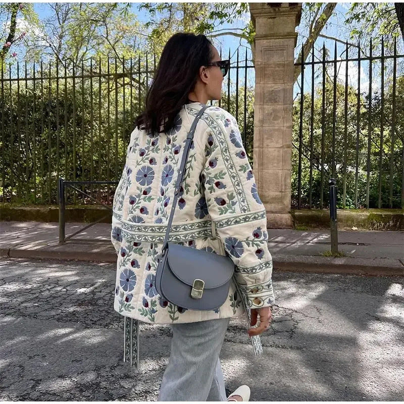 Damen leichte Bluse mit floralem Muster und dekorativem Bindegürtel Sovae