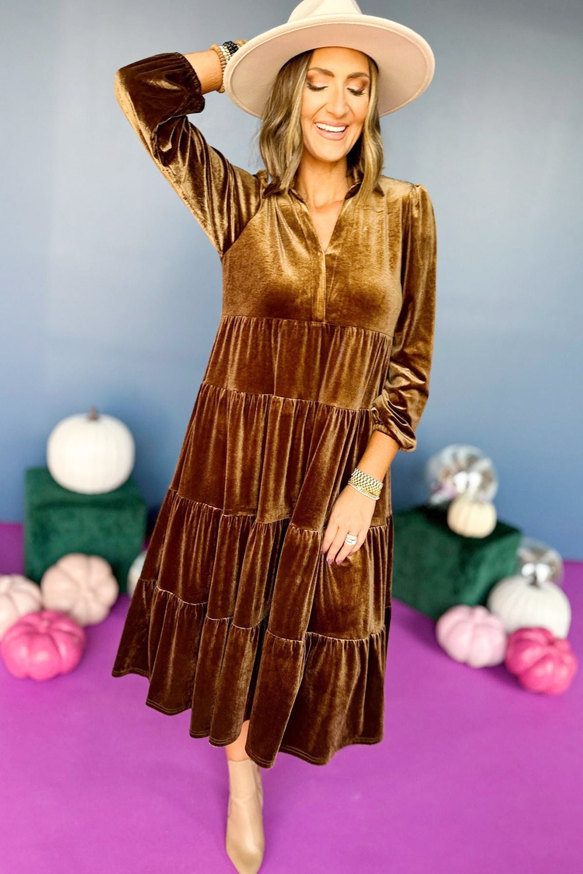 Damen Midikleid aus luxuriösem Samt mit Volantdetails Sovae