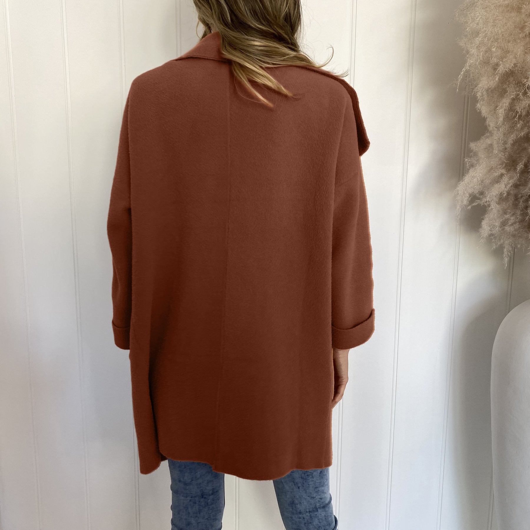 Damen Oversized Strickjacke mit weitem Revers und Taschen Sovae