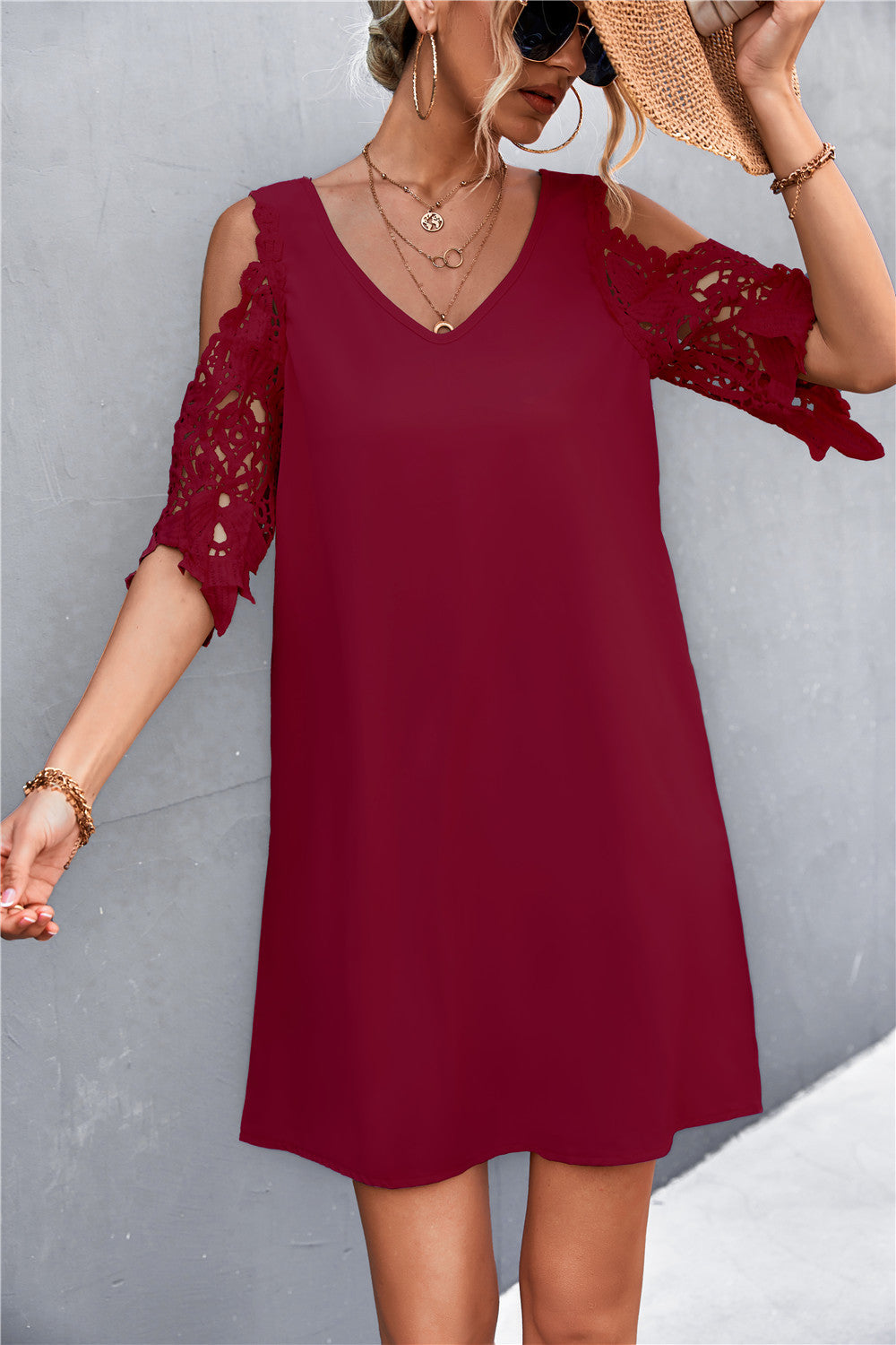 Damen luftiges Minikleid mit Spitzeneinsatz und elegantem V-Ausschnitt Sovae