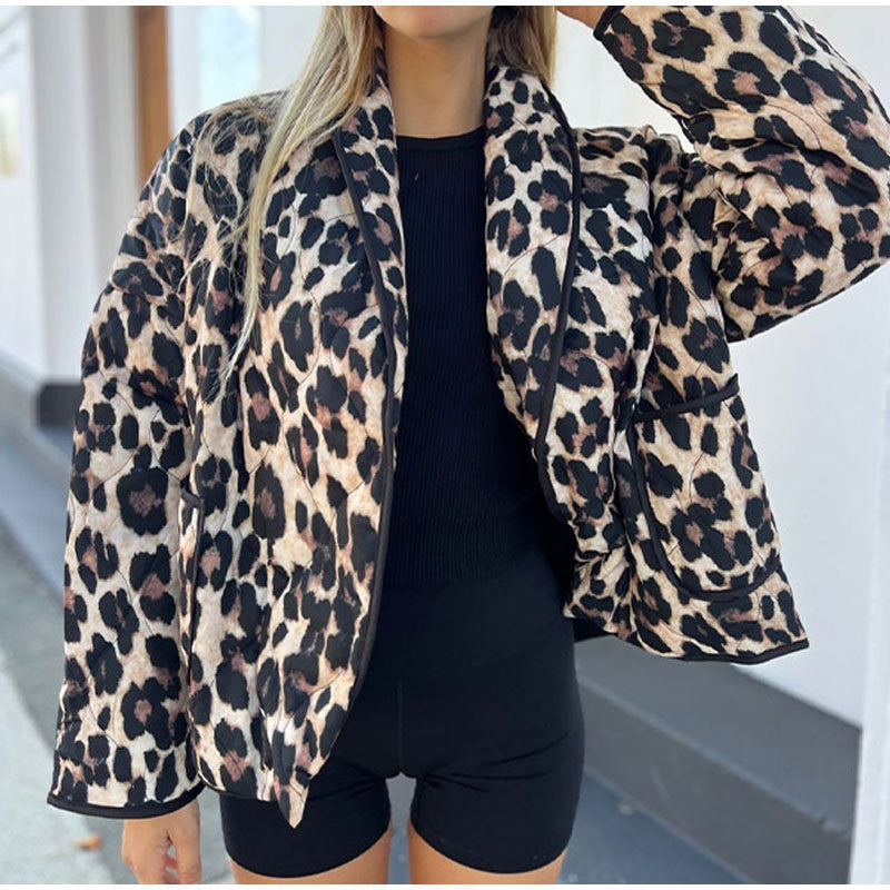 Damen modische Jaquardjacke im trendigen Leopardenlook mit praktischen Taschen Sovae