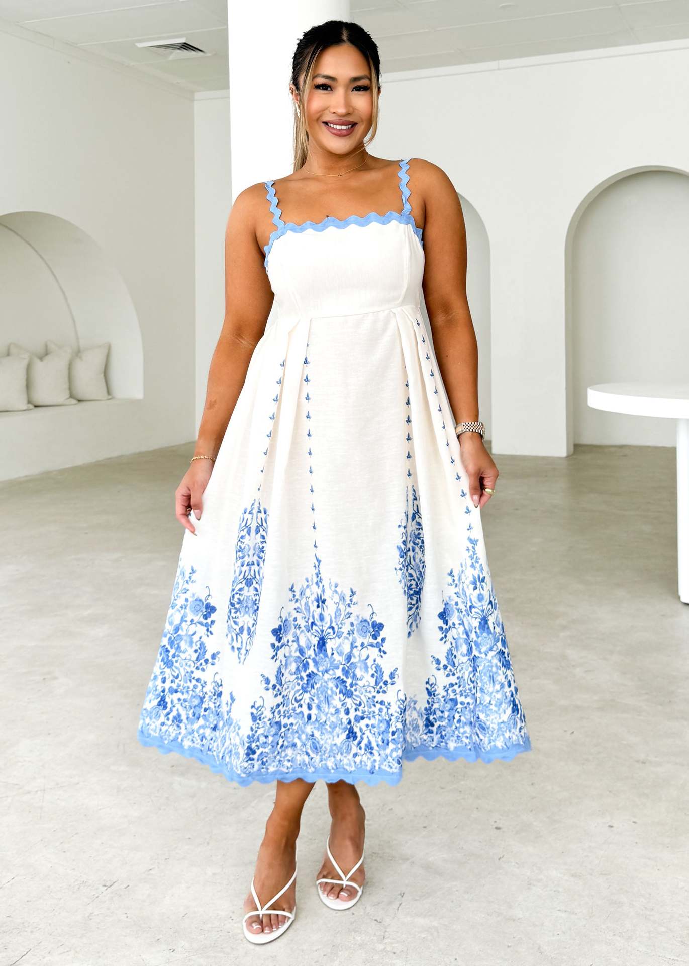 Damen elegantes Midikleid mit floralen Akzenten Sovae