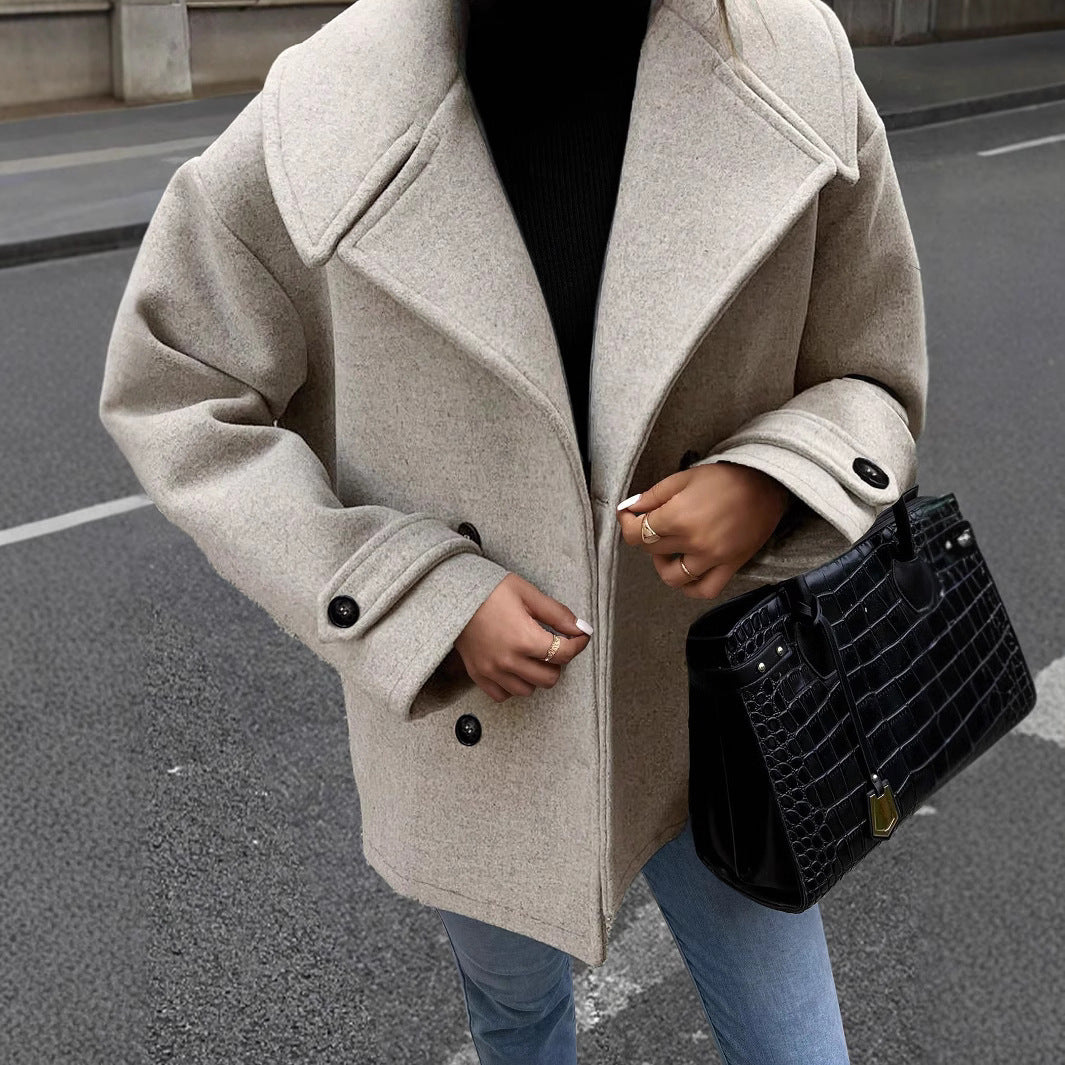 Damen Oversized Wolljacke mit modernem Reverskragen und Knopfdetails Sovae