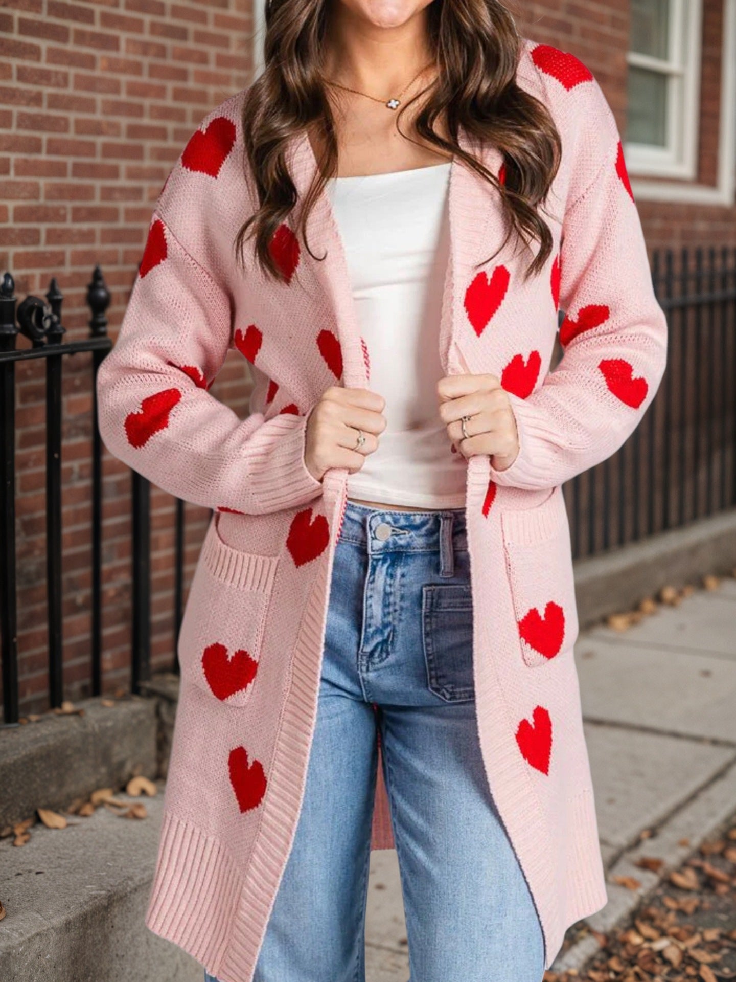 Damen Strickjacke mit Herzmuster und praktischen Taschen Sovae