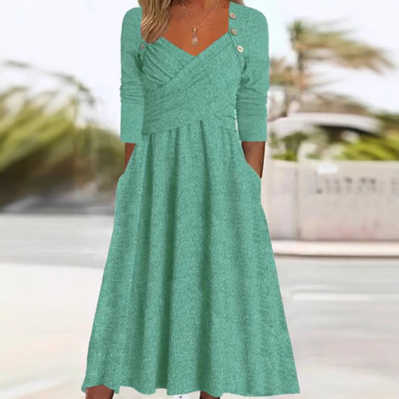 Damen Wickelkleid mit eleganten Knopfdetails und praktischen Taschen Sovae