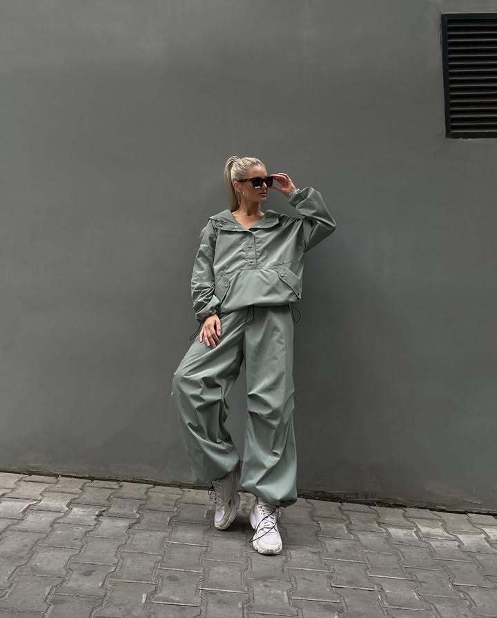 Damen modische und leichte Windjacke mit Kapuze Sovae